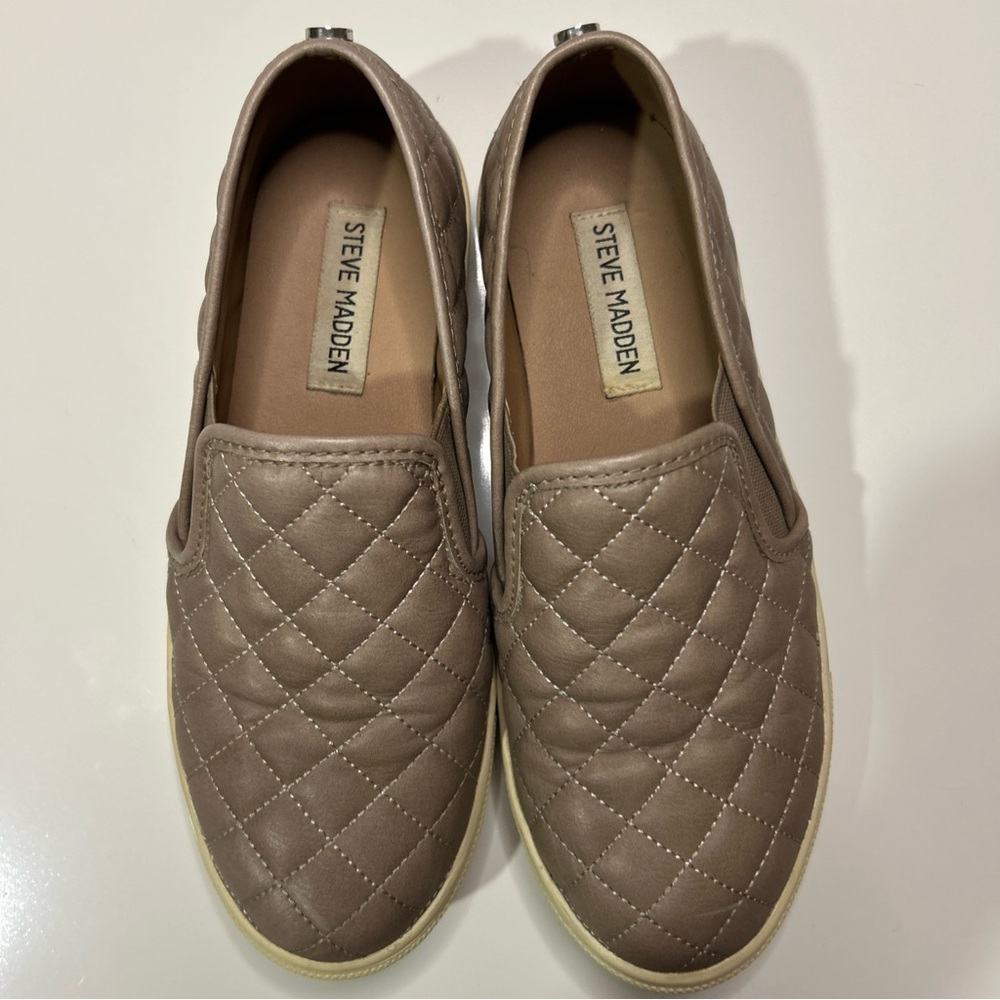 Steve Madden Brown Quilted Flats Women’s 6.5 Shoes